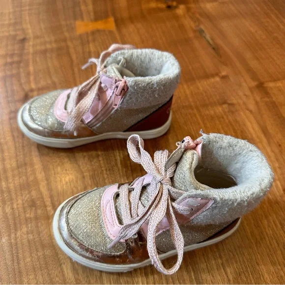 OshKosh Metallic Gold High Top Sneakers Glitter Faux Fur Trim. Size Girl… - Picture 5 of 16